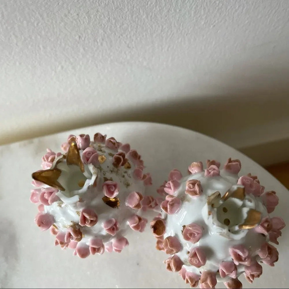 Rare Lefton‎ antique salt  + pepper shaker set with rosettes - Picture 2 of 3